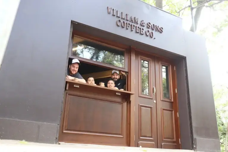 William & Sons Coffee Co. - Garagem
